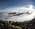 Arrivée au sommet du Kilimandjaro - Entre Stella Point ( 5745 m ) et Uhuru Peak ( 5896 m ) - Tanzanie