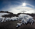 Arrivée au sommet du Kilimandjaro - Entre Stella Point ( 5745 m ) et Uhuru Peak ( 5896 m ) - Tanzanie